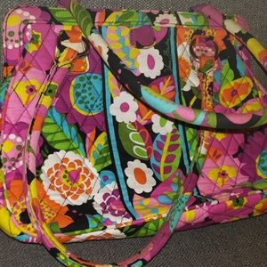 Vera Bradley handbag. Multicolor. Magnet closure.